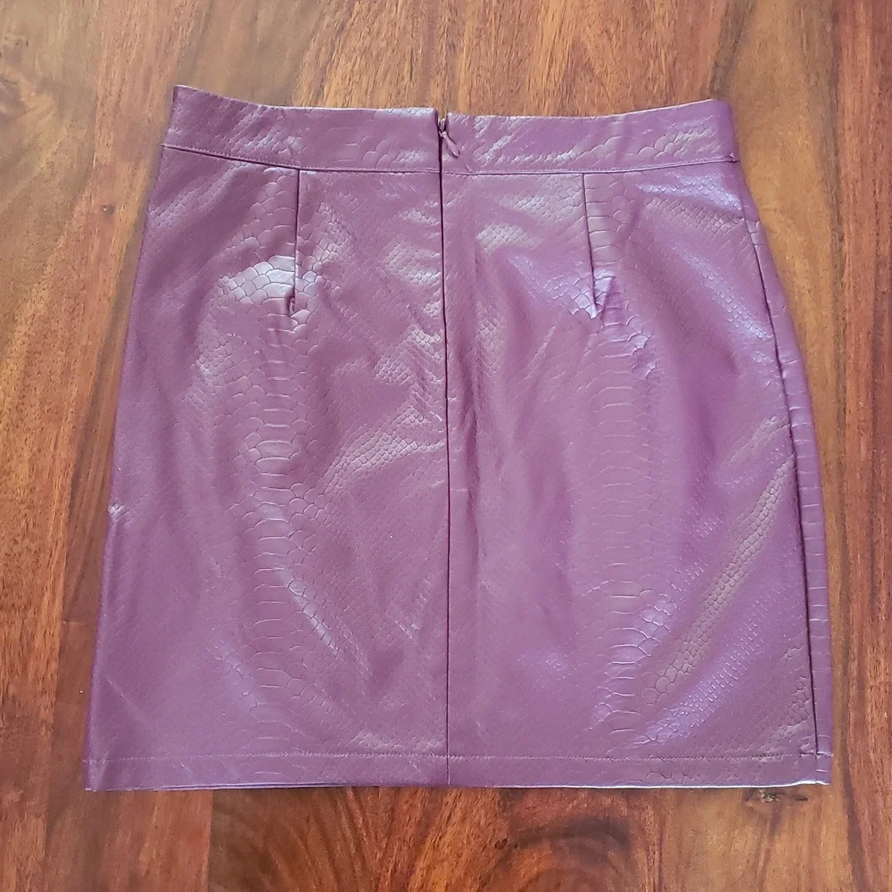 SHINESTAR Plum Faux Leather Mini Skirt – Embossed Snake Skin Texture | MEDIUM - Picture 6 of 13